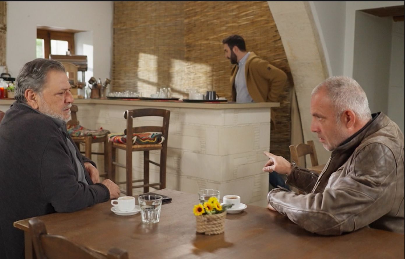 Η γη της ελιάς – Spoiler: Ο Λυκούργος ανησυχεί για την έκβαση της δίκης και εμπιστεύεται τους φόβους του στον Στάθη
