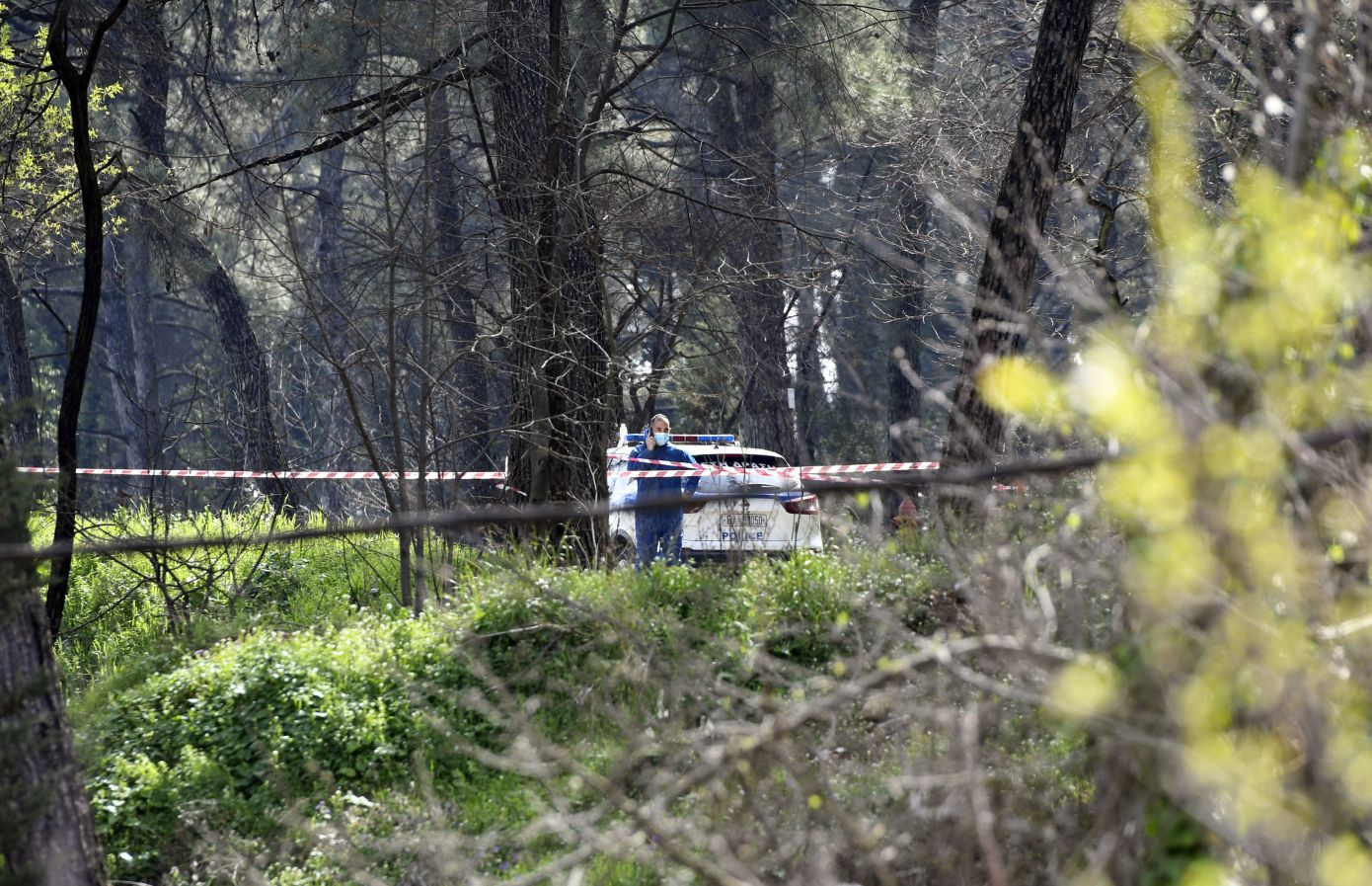 Θρίλερ στα Ιωάννινα: Βρέθηκε σημείωμα – «Πρώτα έβαλε τη σακούλα στα πόδια, μετά στο κεφάλι και ύστερα αυτοπυροβολήθηκε»