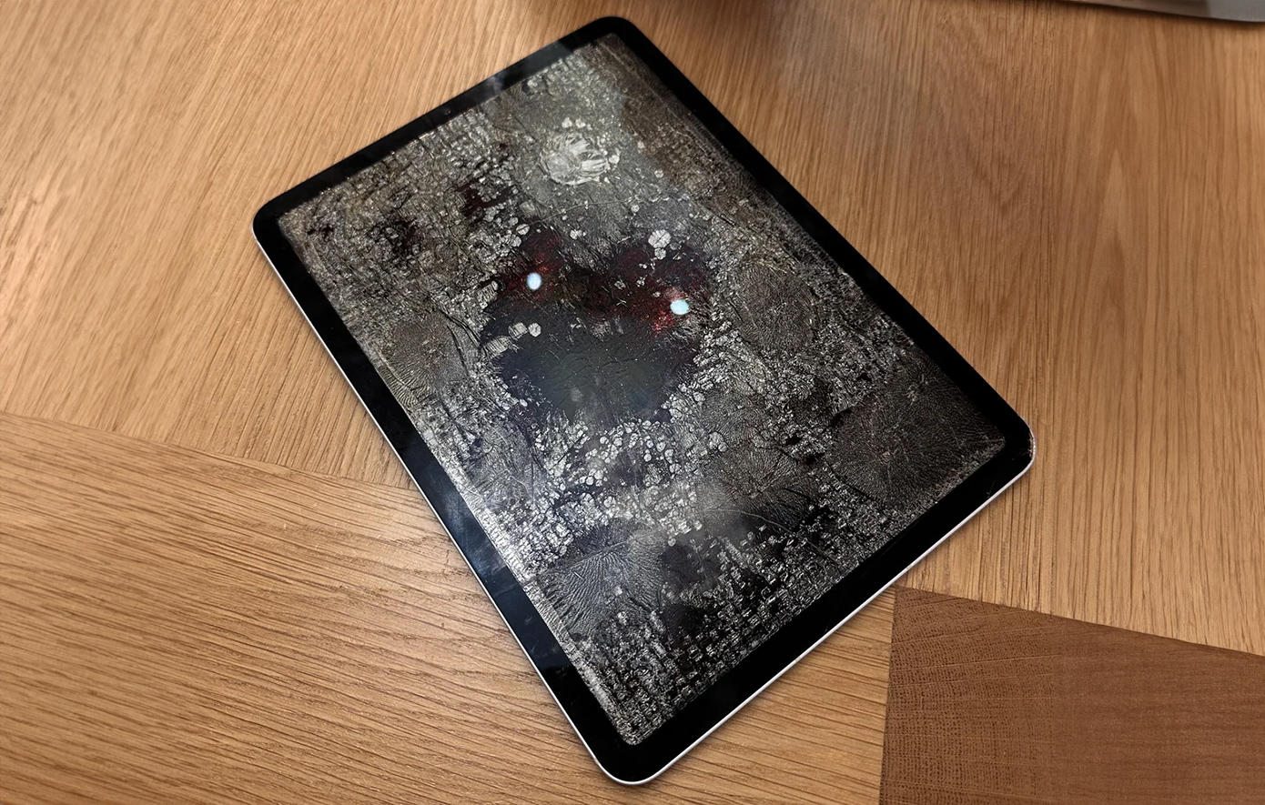 Γυναίκα… έψησε κατά λάθος το iPad στο φούρνο και οι χρήστες είπαν ότι έφτιαξε ένα ακριβό «Apple Crumble»