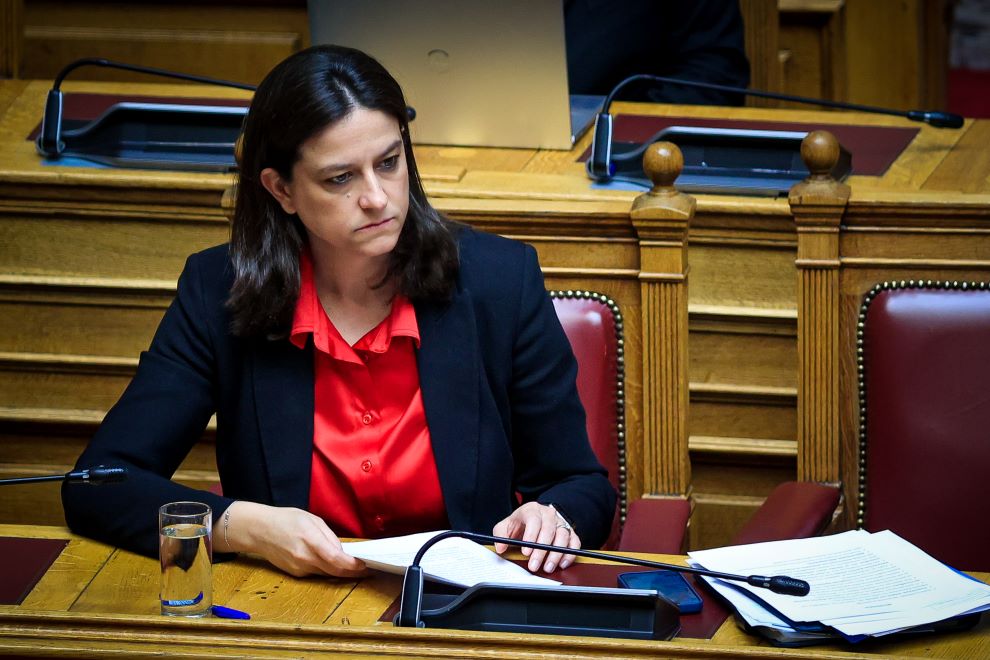 Κεραμέως: Η κυβέρνηση έχει θέσει ως προτεραιότητα την προστασία της εργαζόμενης μητέρας