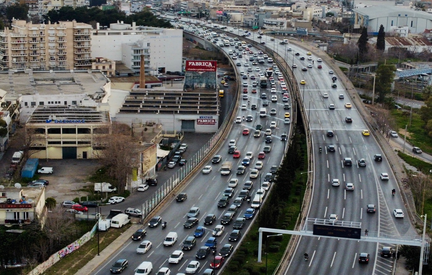 Καθαρά Δευτέρα: «Φευγάτοι» για το τριήμερο οι Αθηναίοι &#8211; Μποτιλιάρισμα στον Κηφισό, στο «κόκκινο» η Αττική Οδός