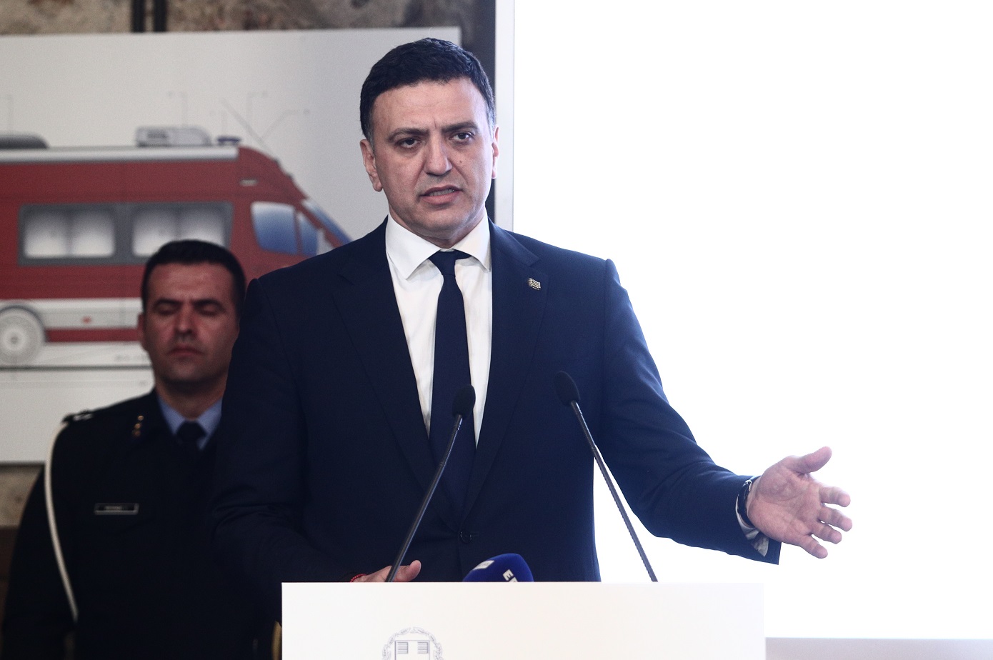 Τους πιλότους και τις δυνάμεις Πολιτικής Προστασίας που συνδράμουν τους πυροσβέστες, ευχαρίστησε ο Βασίλης Κικίλιας