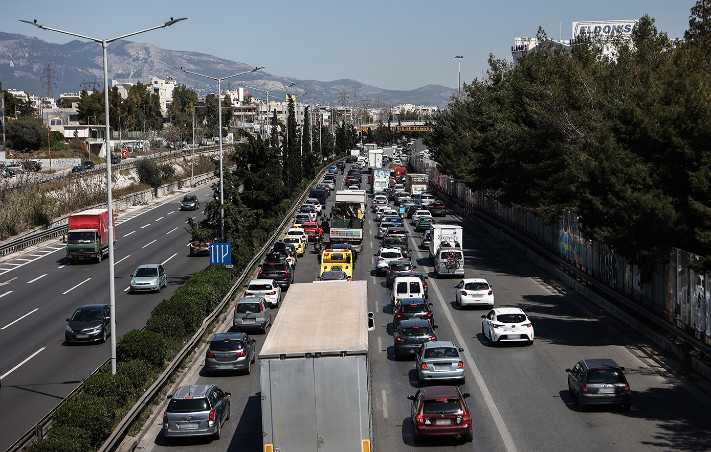 Κίνηση τώρα: «Κόκκινος» ο Κηφισός &#8211; Πού αλλού έχει μποτιλιάρισμα