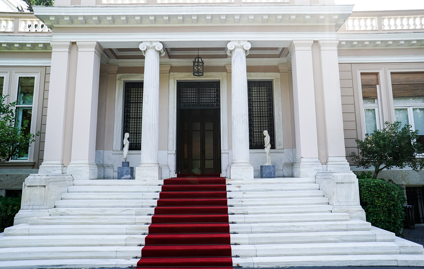 Τους νεοεκλεγμένους ευρωβουλευτές της Νέας Δημοκρατίας θα δεχθεί σήμερα στο Μαξίμου ο Κυριάκος Μητσοτάκης