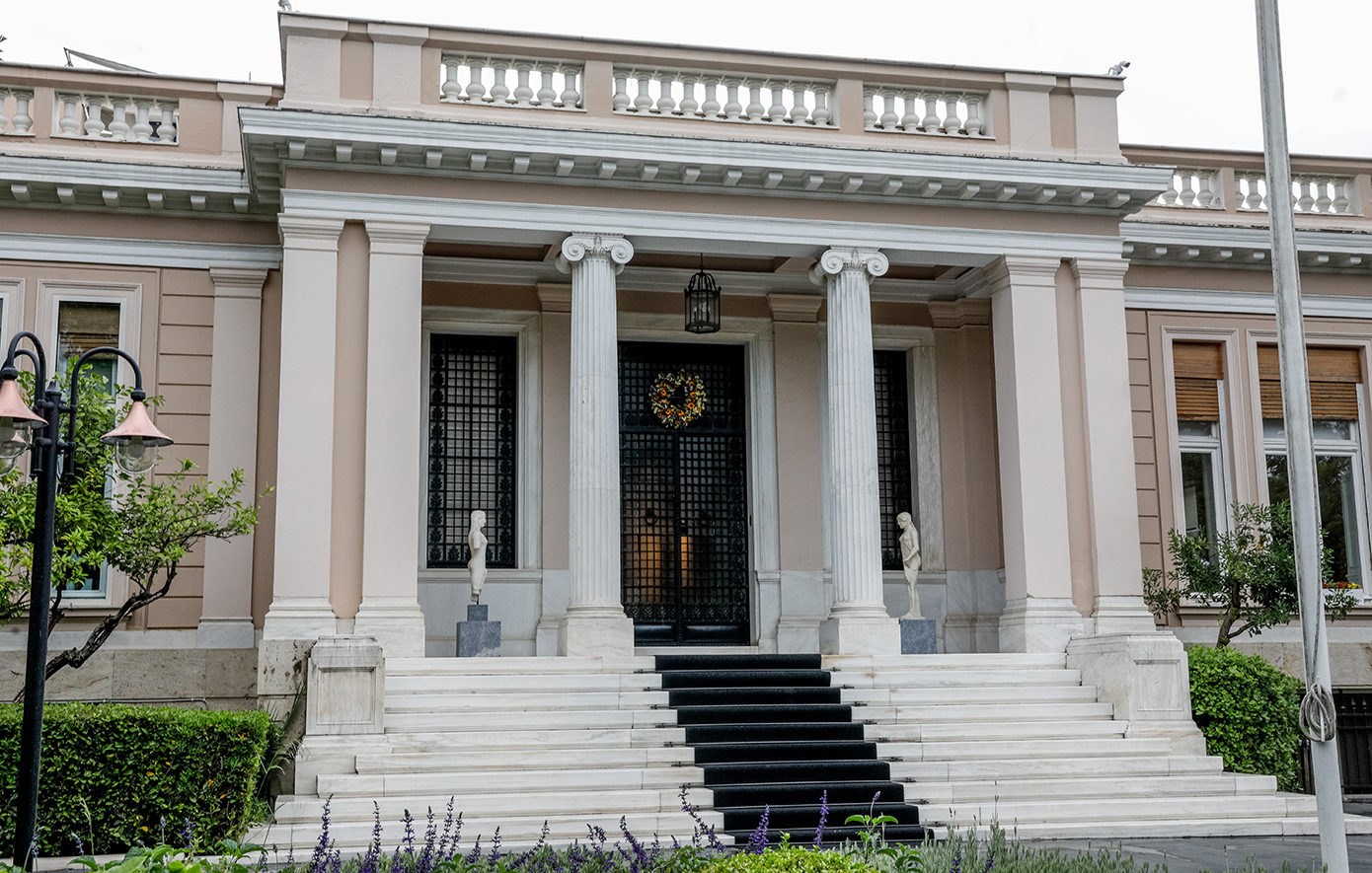Οι δυνατοί του Μεγάρου Μαξίμου, η ατάκα «με το καλό και πρωθυπουργός» και μια καταγγελία για διάρρηξη γραφείου στη Βουλή
