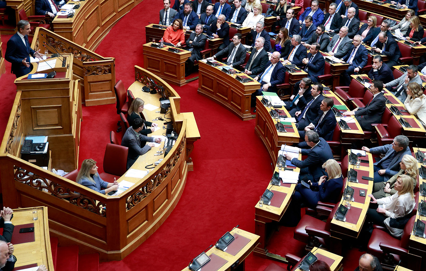 Αναδιατάσσεται το πολιτικό σκηνικό – Τα πρώτα δείγματα για το 2025