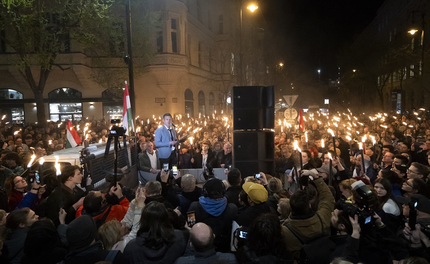 Χιλιάδες Ούγγροι στη διαμαρτυρία εναντίον του πρωθυπουργού της χώρας, Βίκτορ Ορμπάν