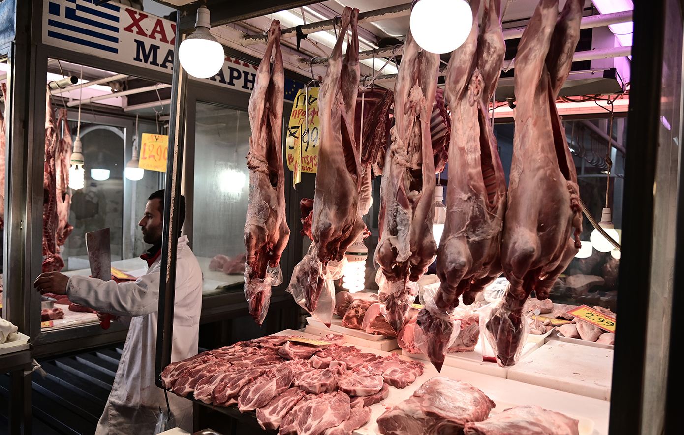 «Καμπανάκι» για ελλείψεις αμνοεριφίων ενόψει Πάσχα &#8211; «Πόλεμος» για την τιμή του οβελία