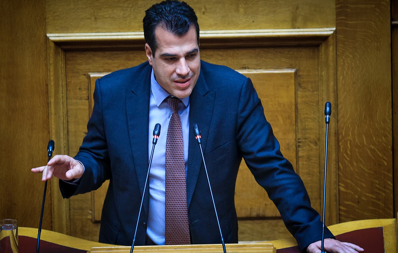 Ο Θάνος Πλεύρης επέκρινε την ηγεσία του στρατού για την συμμετοχή του Στέφανου Κασσελάκη στην παρέλαση της 25ης Μαρτίου