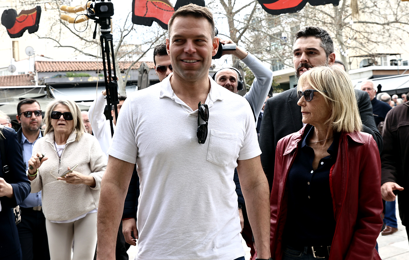 «Τιμή μου, που είμαι εδώ, να υπηρετήσω την πατρίδα μου» – Παρουσιάζεται στον στρατό, στη Θήβα, ο Στέφανος Κασσελάκης