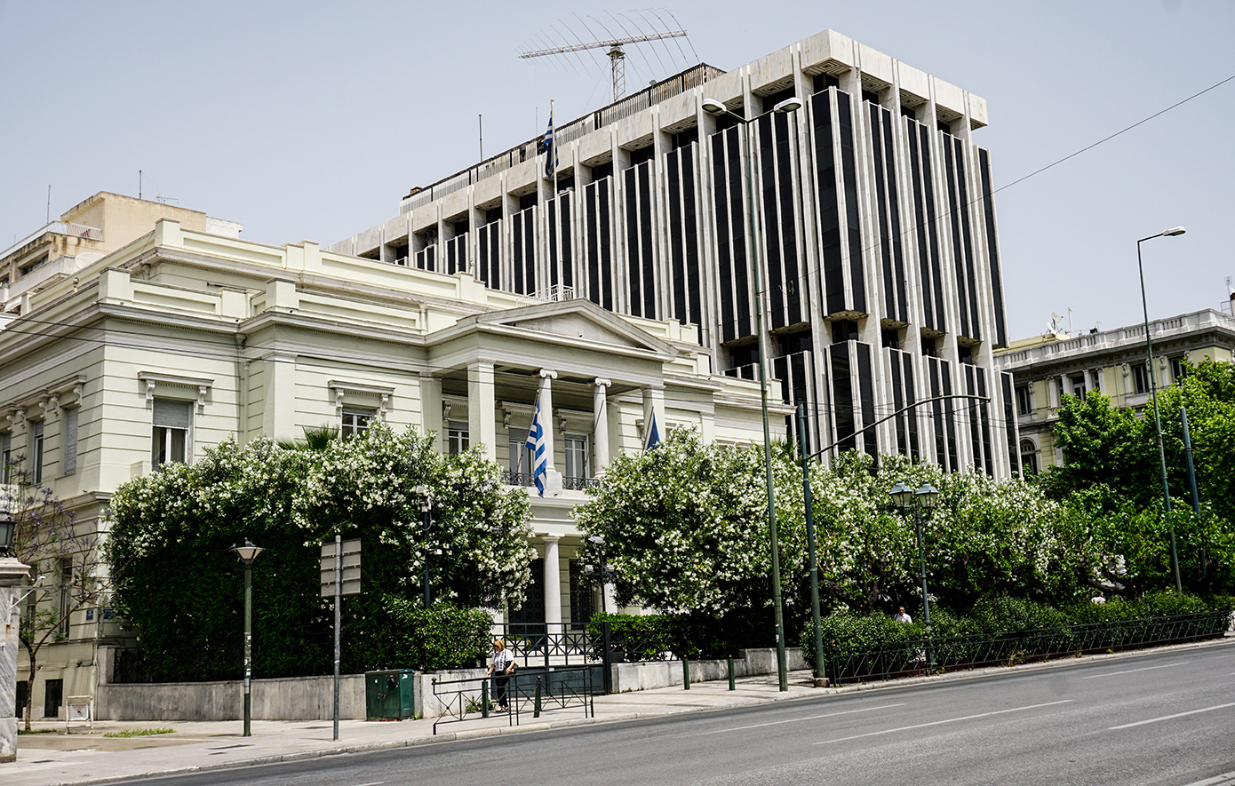 Διπλωματικές πηγές: Η Ελλάδα παραμένει προσηλωμένη στο Διεθνές Δίκαιο για τη Μέση Ανατολή