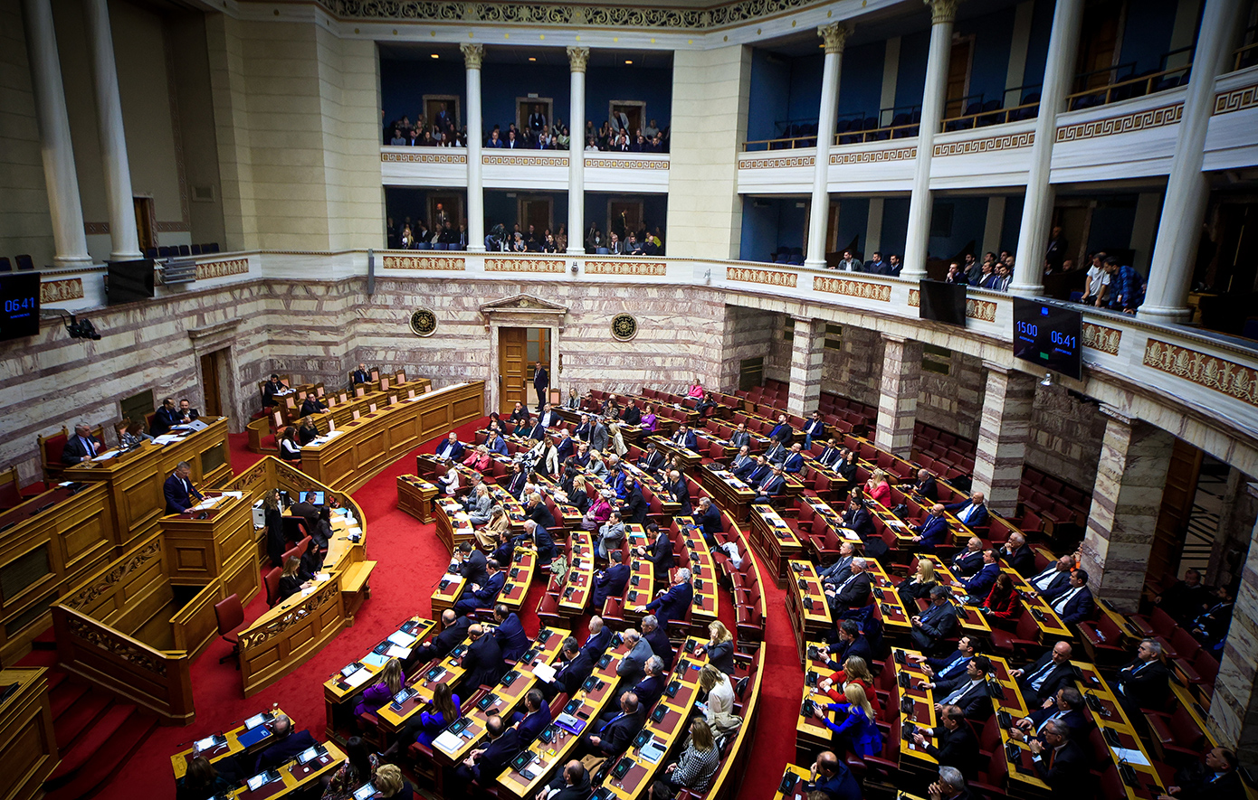 Live η συζήτηση στη Βουλή για τα μη κρατικά πανεπιστήμια &#8211; Ο ΣΥΡΙΖΑ κατέθεσε αίτημα ονομαστικής ψηφοφορίας