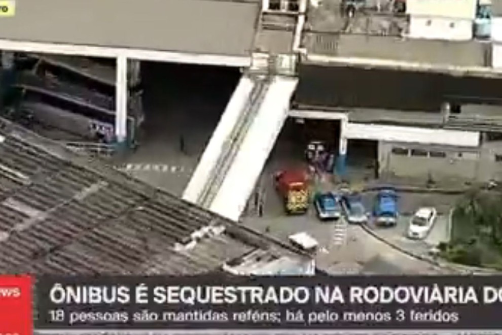 Ένοπλος κρατά 15 ομήρους σε λεωφορείο στο Ρίο ντε Τζανέιρο &#8211; Πυροβόλησε δύο ανθρώπους