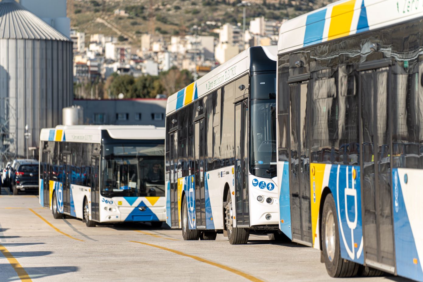 Έφτασαν στην Αθήνα τα πρώτα 140 ηλεκτρικά λεωφορεία της Yutong