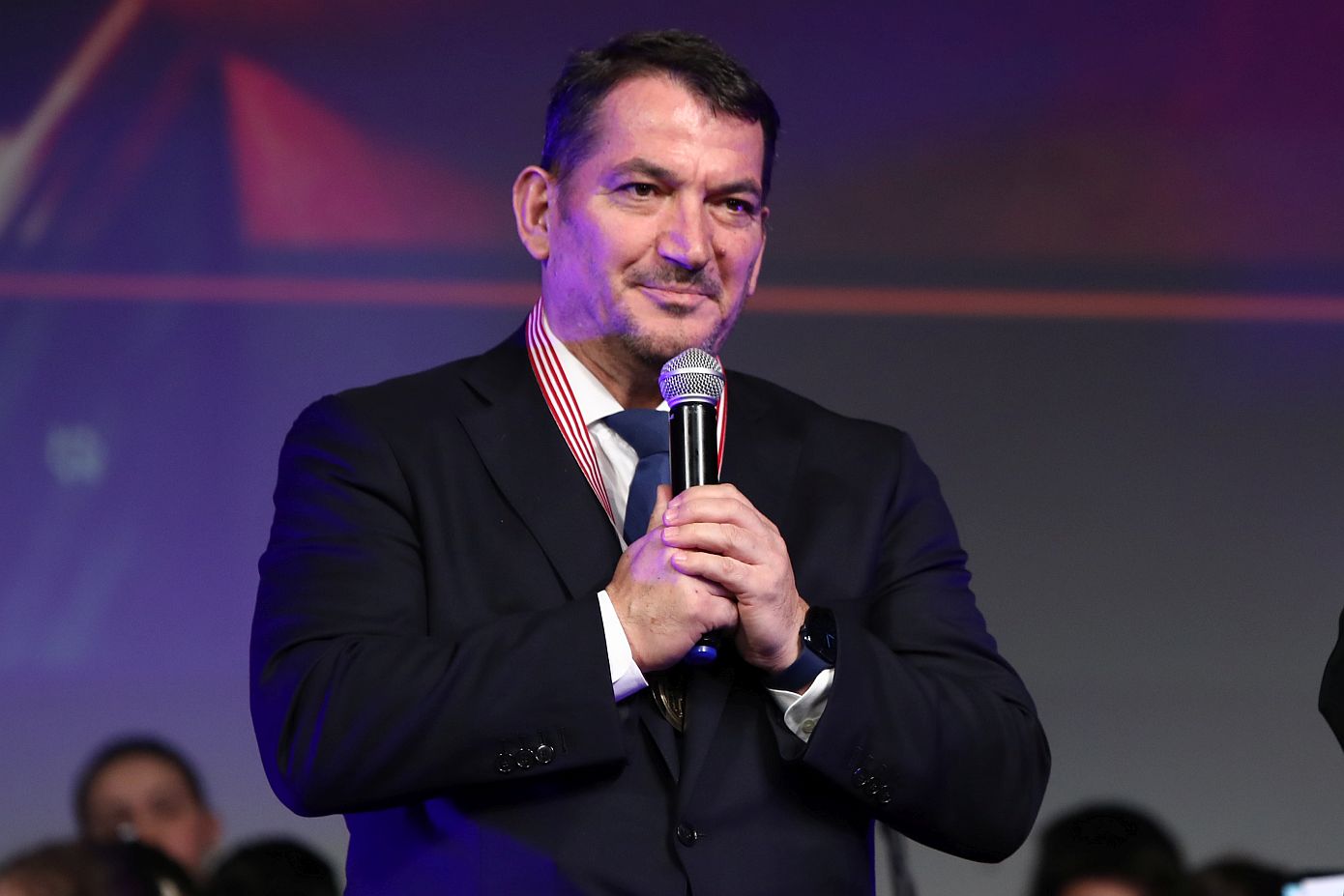 Πύρρος Δήμας: «Στα λεωφορεία κρατιόμουν με τα δυο μου χέρια για να μην φοβούνται τις τσέπες τους, με πείραζε πολύ»