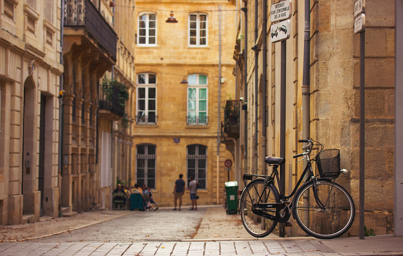 Μπορντώ Μπορντώ