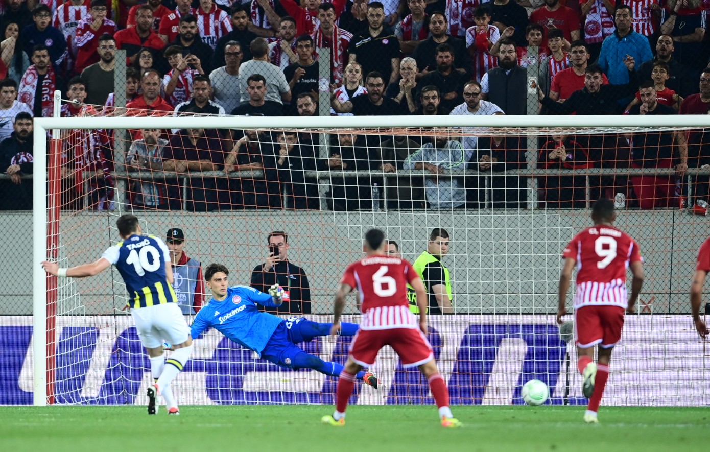 Ολυμπιακός – Φενέρμπαχτσε: Μείωσε σε 3-1 στο 68′ ο Τάντιτς με πέναλτι