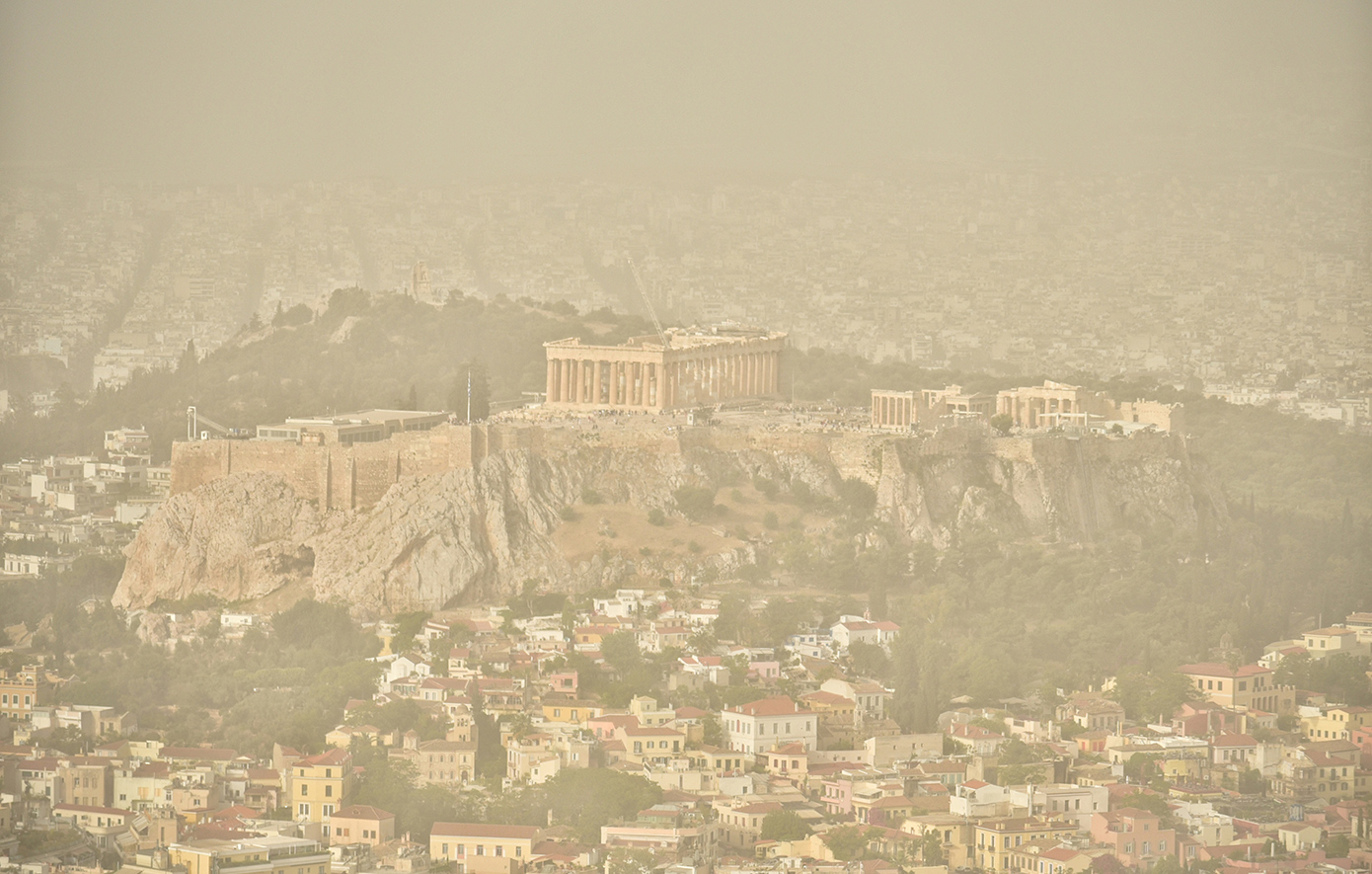 Παραμένει το «κοκτέιλ» ζέστης &#8211; αφρικανικής σκόνης &#8211; Τι προβλήματα μπορεί να δημιουργήσει