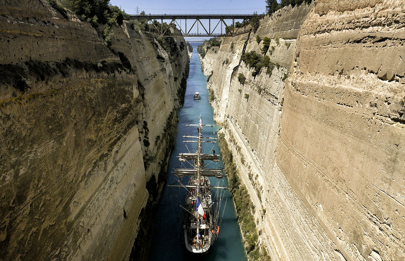 Το ιστιοφόρο Belem διέσχισε τη διώρυγα της Κορίνθου μεταφέροντας την Ολυμπιακή Φλόγα