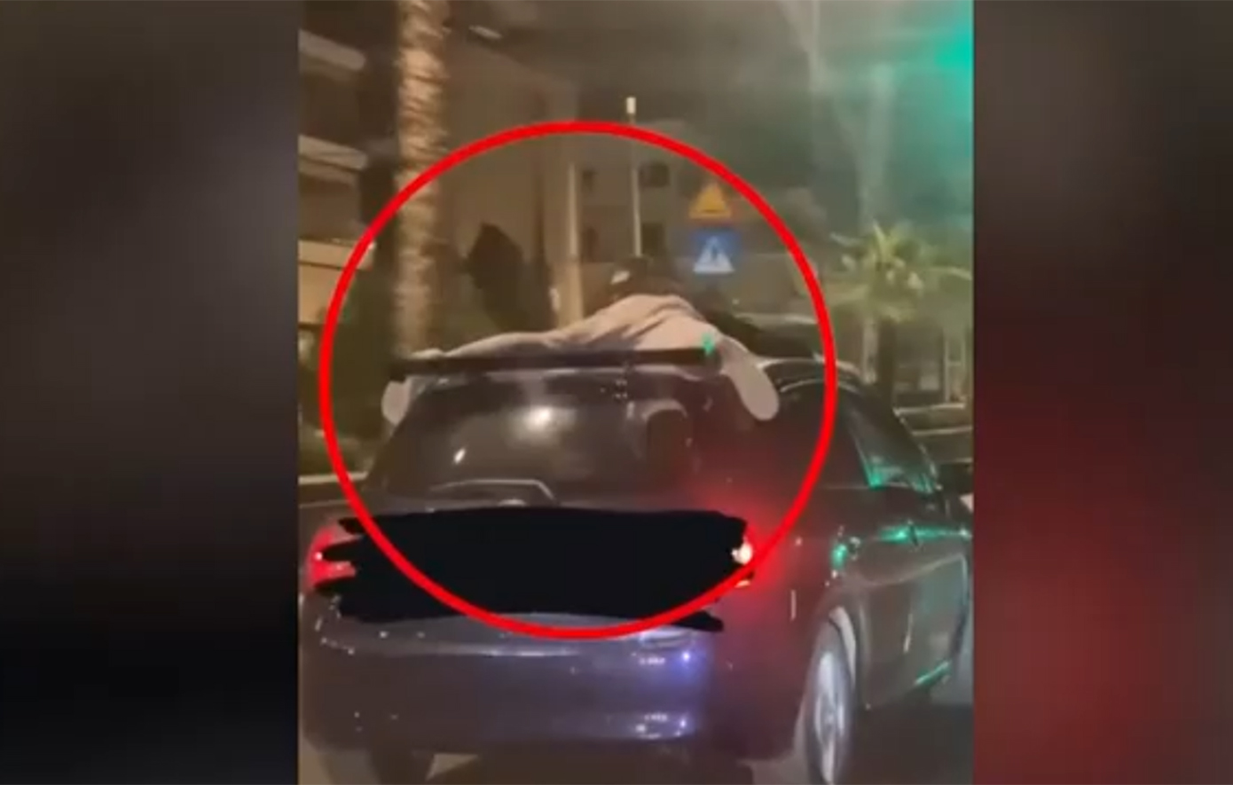 Car surfing: Νεαροί κρατιούνται από οροφές αμαξιών που τρέχουν για… πλάκα