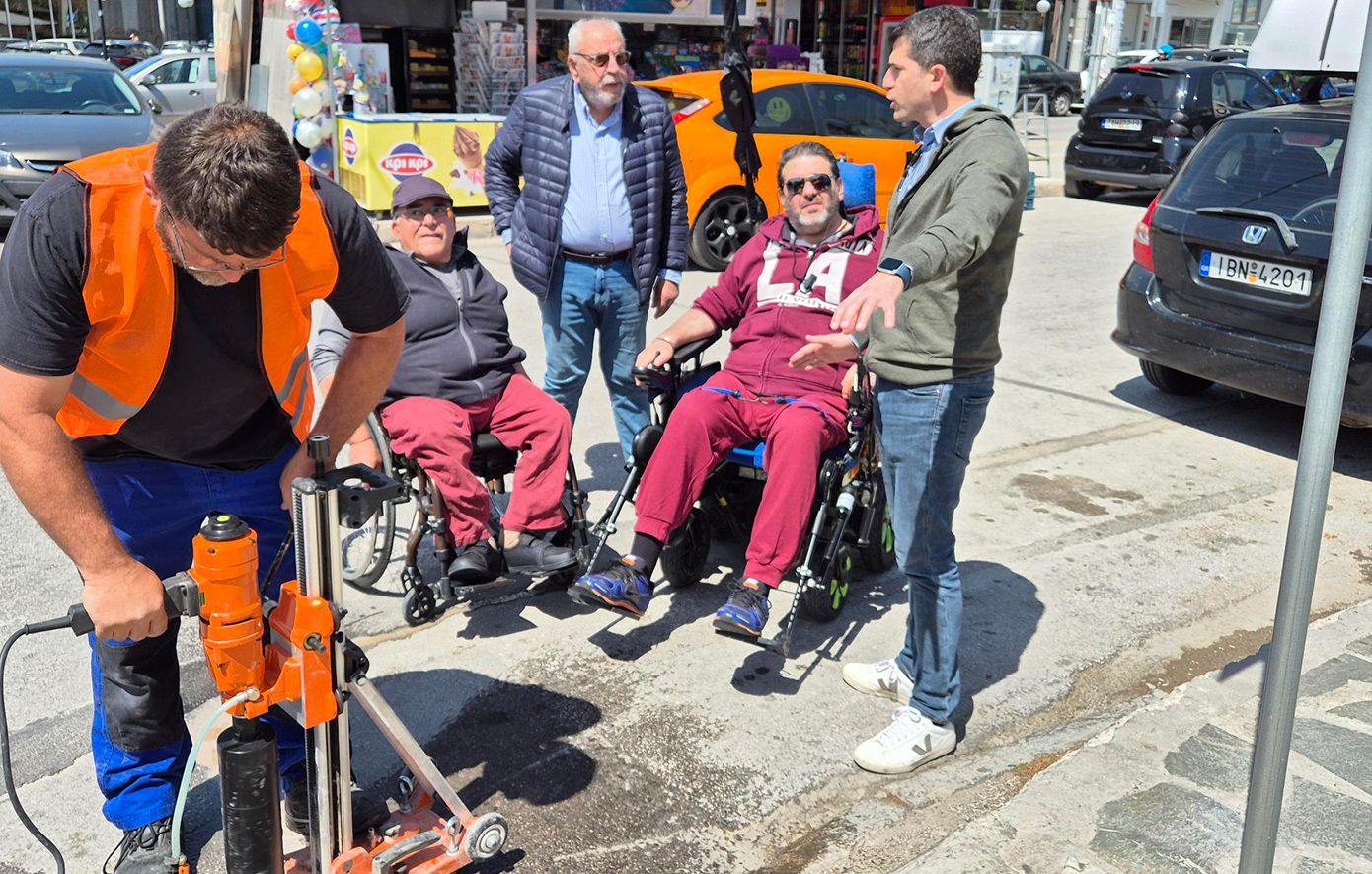Τέλος, στην παράνομη στάθμευση σε ράμπες και διαβάσεις ΑμεΑ από τον Δήμο Κηφισιάς