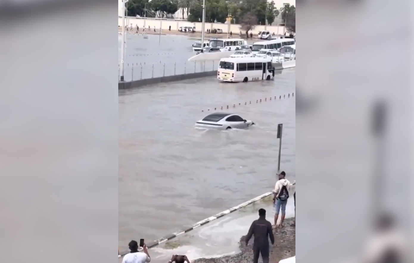 Δεύτερη μέρα χάους στο Ντουμπάι – Παραμένει η λίμνη στο αεροδρόμιο – Αδιανόητες εικόνες στα εμπορικά κέντρα