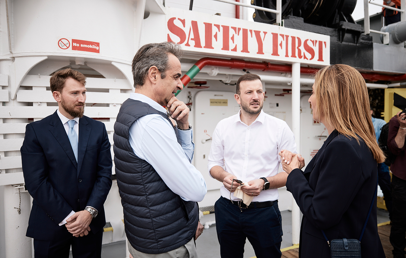 Επίσκεψη στο πλοίο TYPHOON Επίσκεψη στο πλοίο TYPHOON