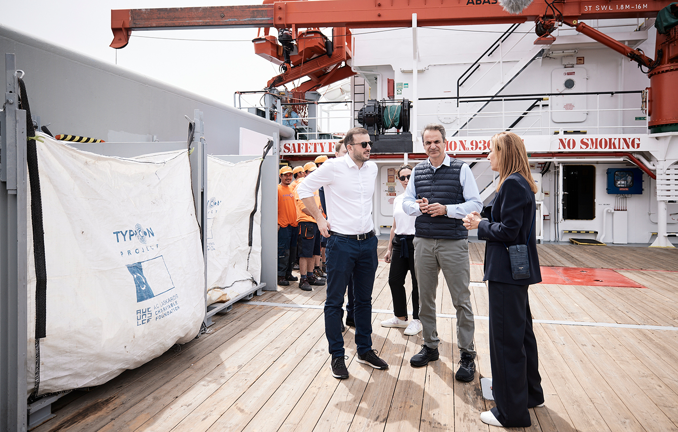 Επίσκεψη στο πλοίο TYPHOON Επίσκεψη στο πλοίο TYPHOON