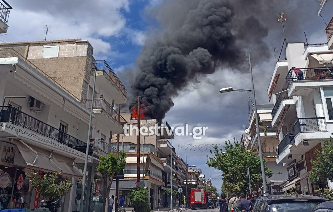 Μεγάλη φωτιά σε πολυκατοικία στη Θεσσαλονίκη