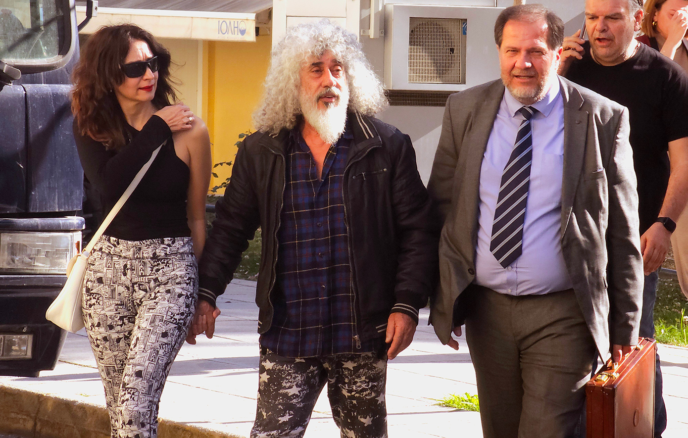 «Τρόμαξα, φερόταν σαν να ήταν υπό την επήρεια αλκοόλ – Και στο παρελθόν υπήρξε βίαιος», λέει η σύζυγος του Γιάννη Γιοκαρίνη
