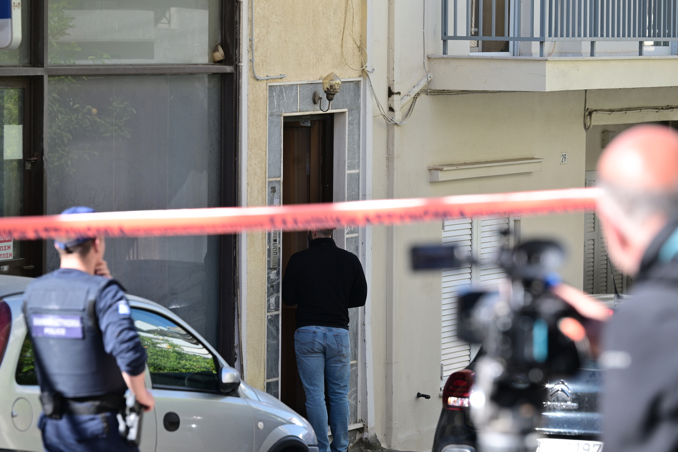 Ερωτήματα για τις συνθήκες θανάτου της μητέρας και του γιου που βρέθηκαν νεκροί στην Ηλιούπολη – Τι τελικά συνέβη