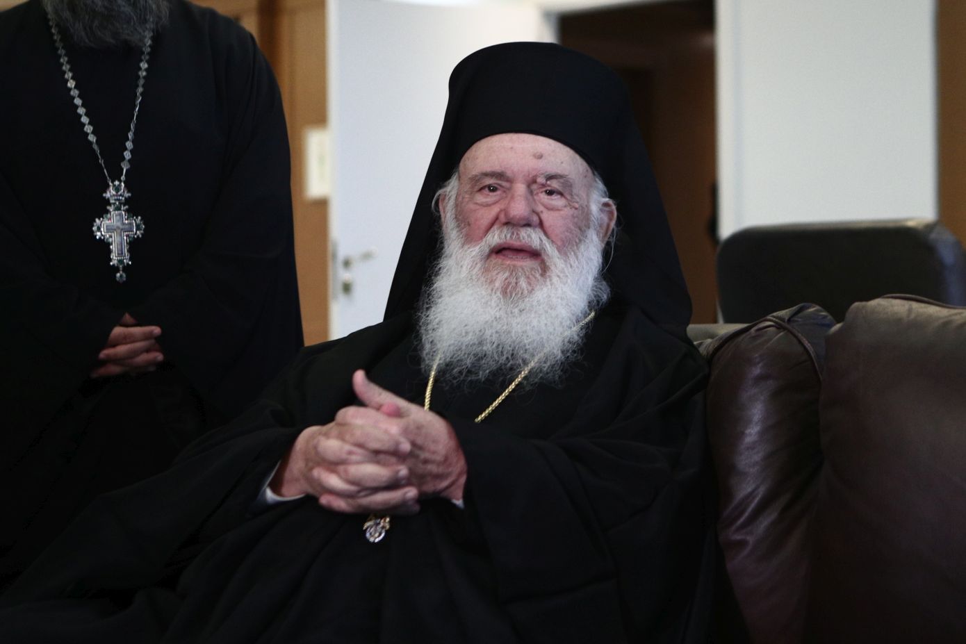 Ο ναός, όπου τοποθετήθηκε POS, «ουδεμία σχέση έχει με την Ορθόδοξη Εκκλησία», σύμφωνα με ανακοίνωση της Ιεράς Συνόδου