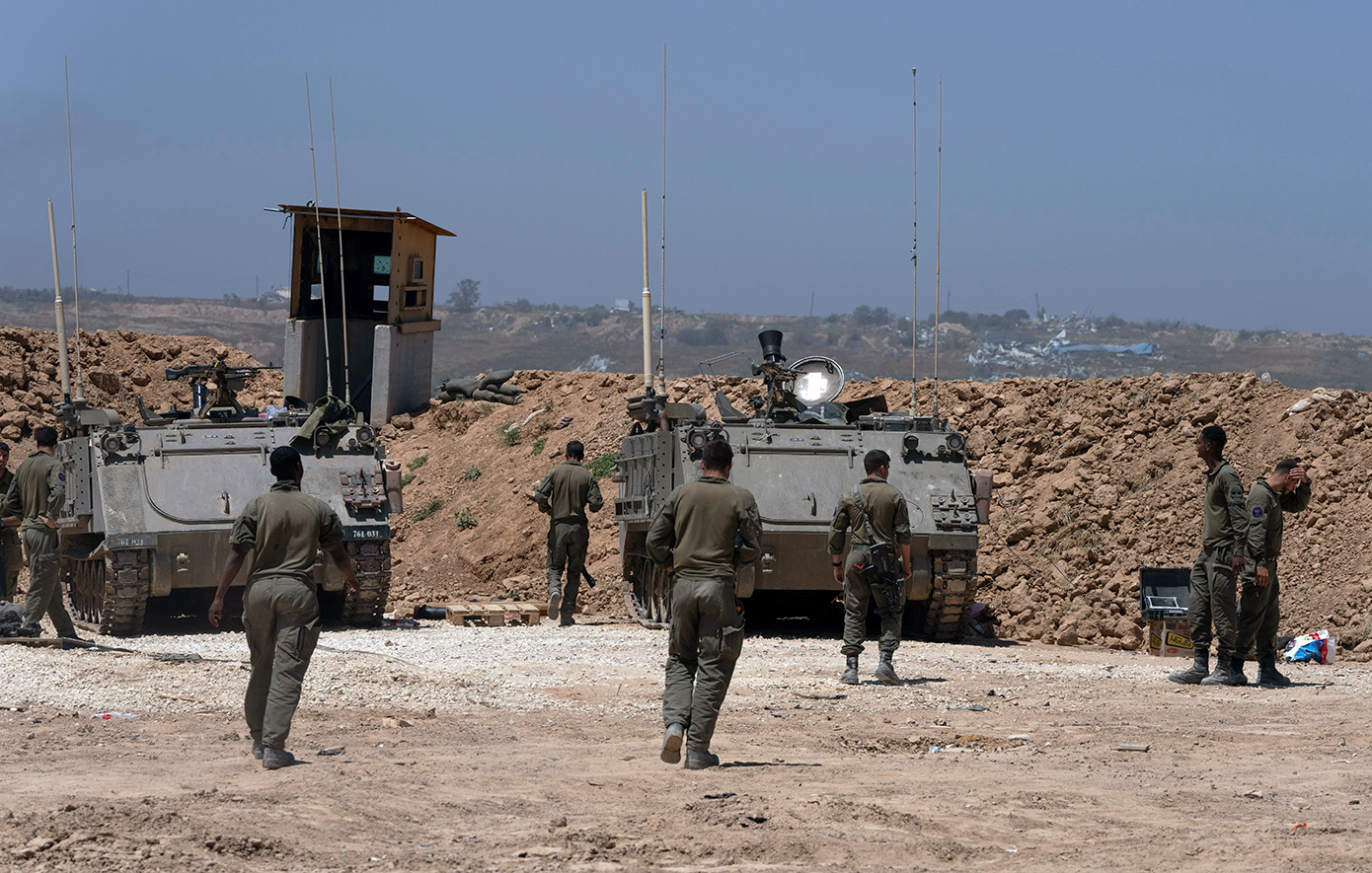 Ο ισραηλινός στρατός κατηγορεί την Χαμάς για βομβαρδισμό σε σημείο διέλευσης ανθρωπιστικής βοηθείας στη Γάζα