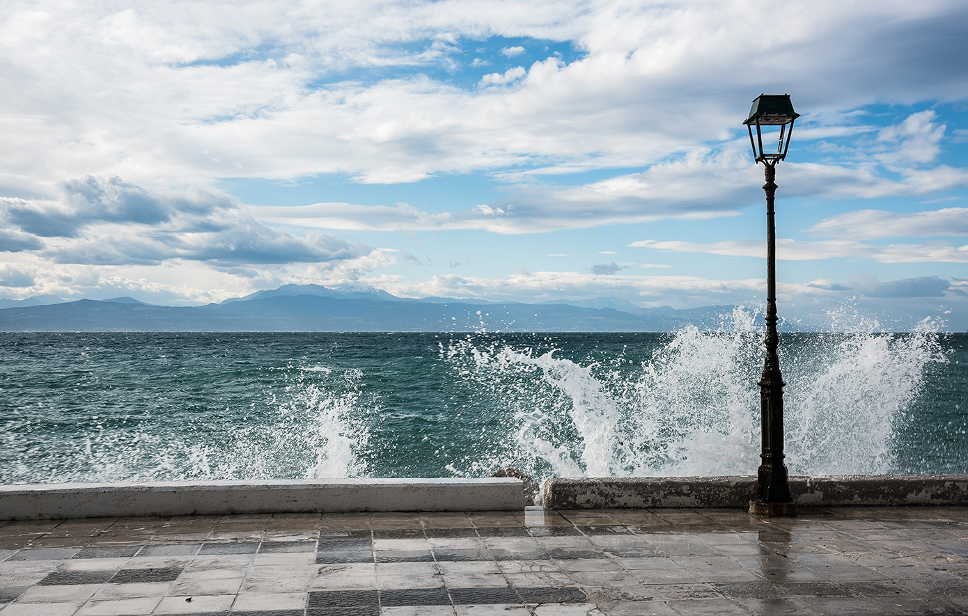 Προβλήματα σε δρομολόγια πλοίων στον Αργοσαρωνικό λόγω των ισχυρών ανέμων