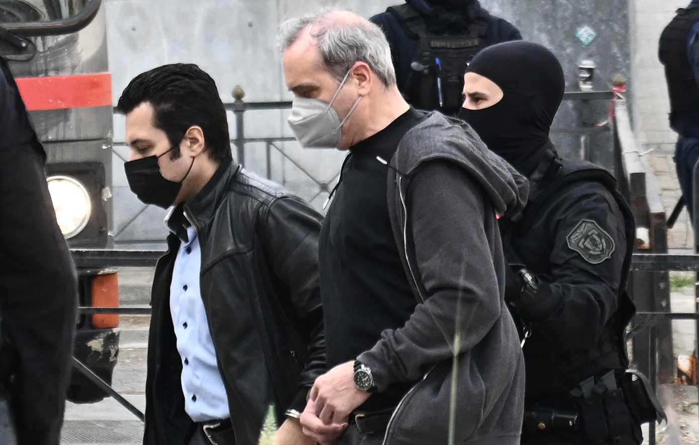 Υπόθεση Κολωνού: Αντιμέτωπος με ισόβια ο Μίχος – Κανένα ελαφρυντικό για τον βασικό κατηγορούμενο και τη μητέρα, λέει η εισαγγελέας