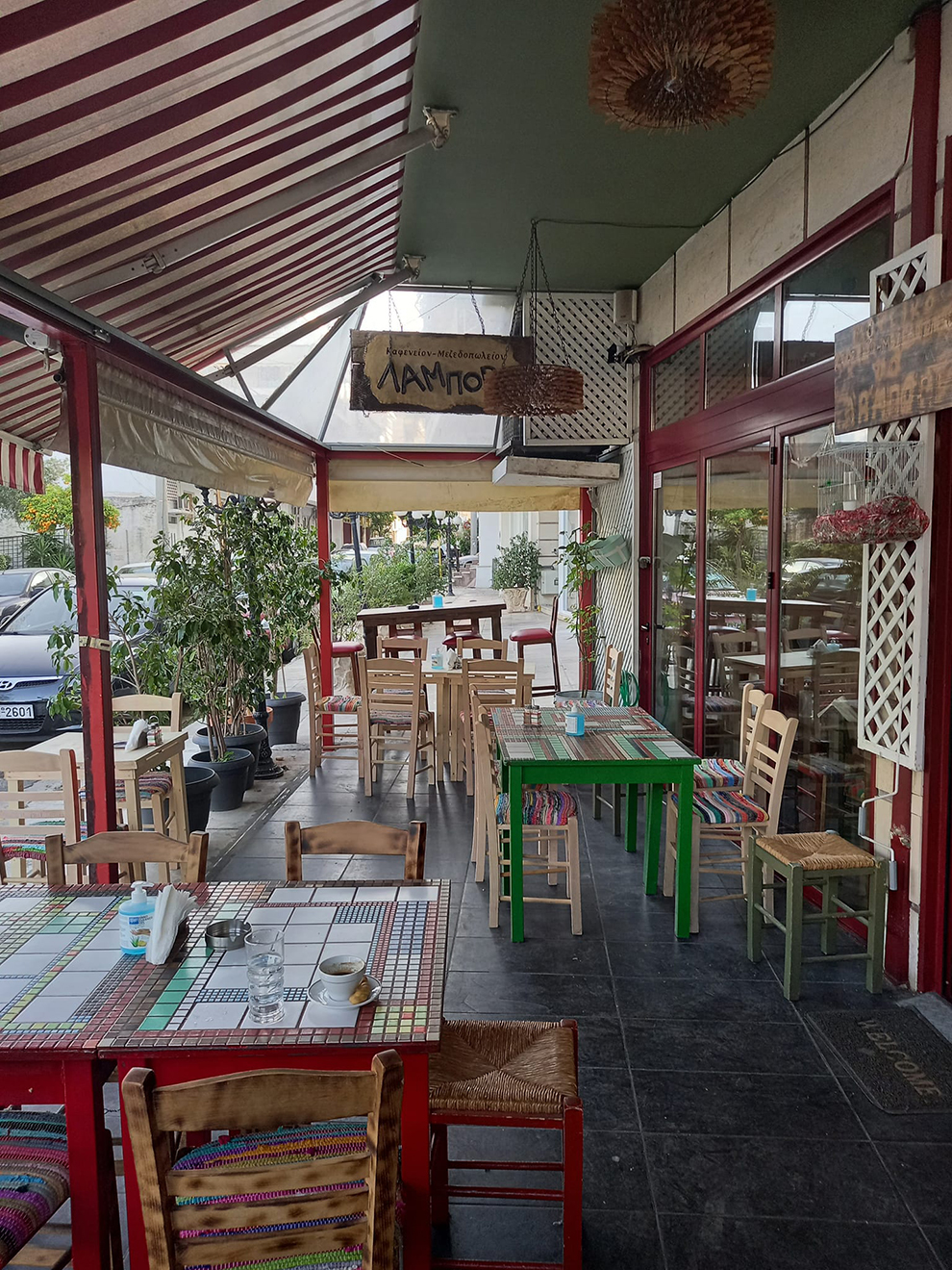 Μεζεδοπωλείο το Λαμπόρι Μεζεδοπωλείο το Λαμπόρι