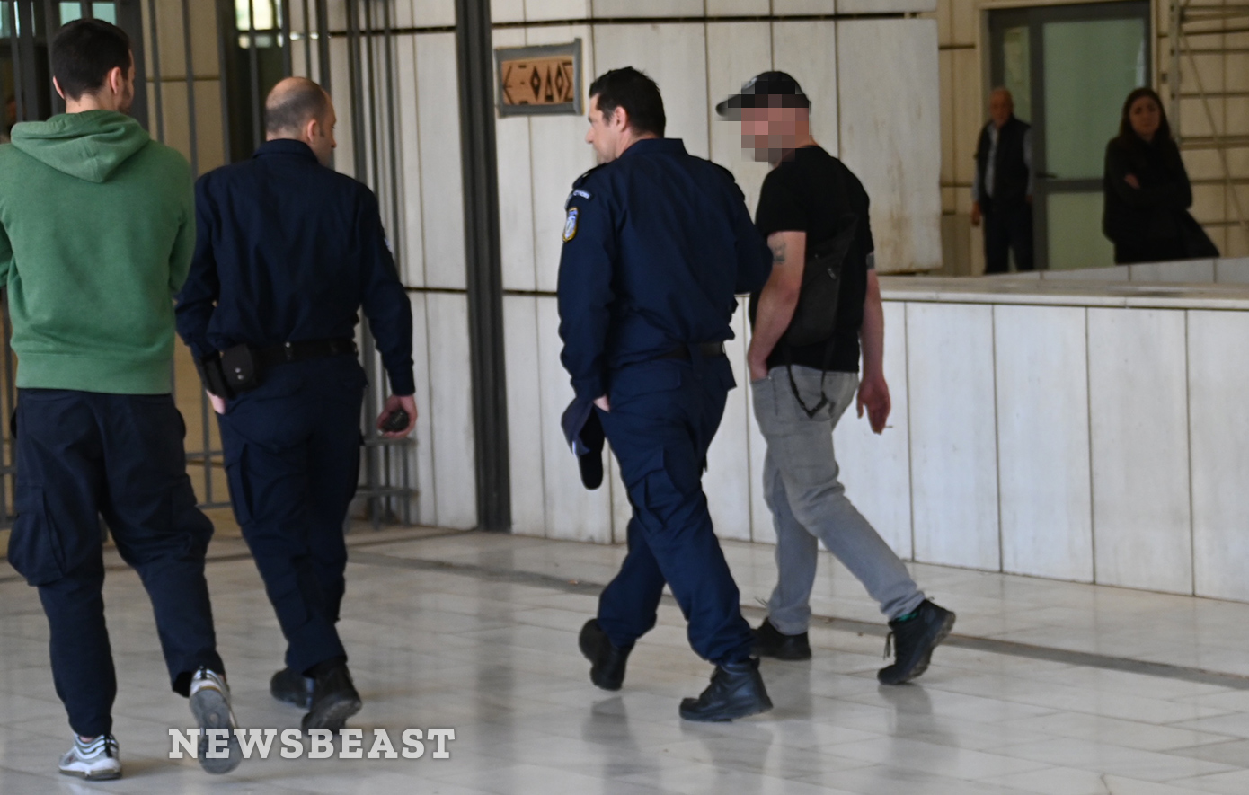 Συνελήφθη συγγενής θύματος της τραγωδίας στο Μάτι – Επιτέθηκε με καρέκλα σε κατηγορούμενο