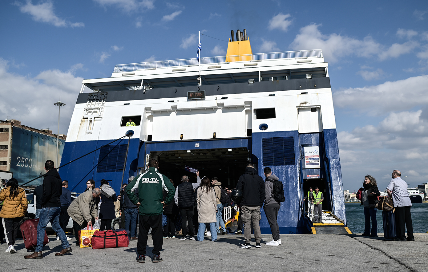 Εκπτώσεις σε ακτοπλοϊκά και αεροπορικά εισιτήρια για τους αναπληρωτές εκπαιδευτικούς ενόψει Πάσχα