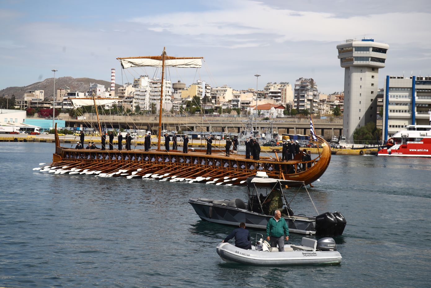 Ξεκίνησε το ταξίδι της για τη Μασσαλία η Ολυμπιακή Φλόγα με το ιστιοφόρο Belem &#8211; Εντυπωσιακές εικόνες