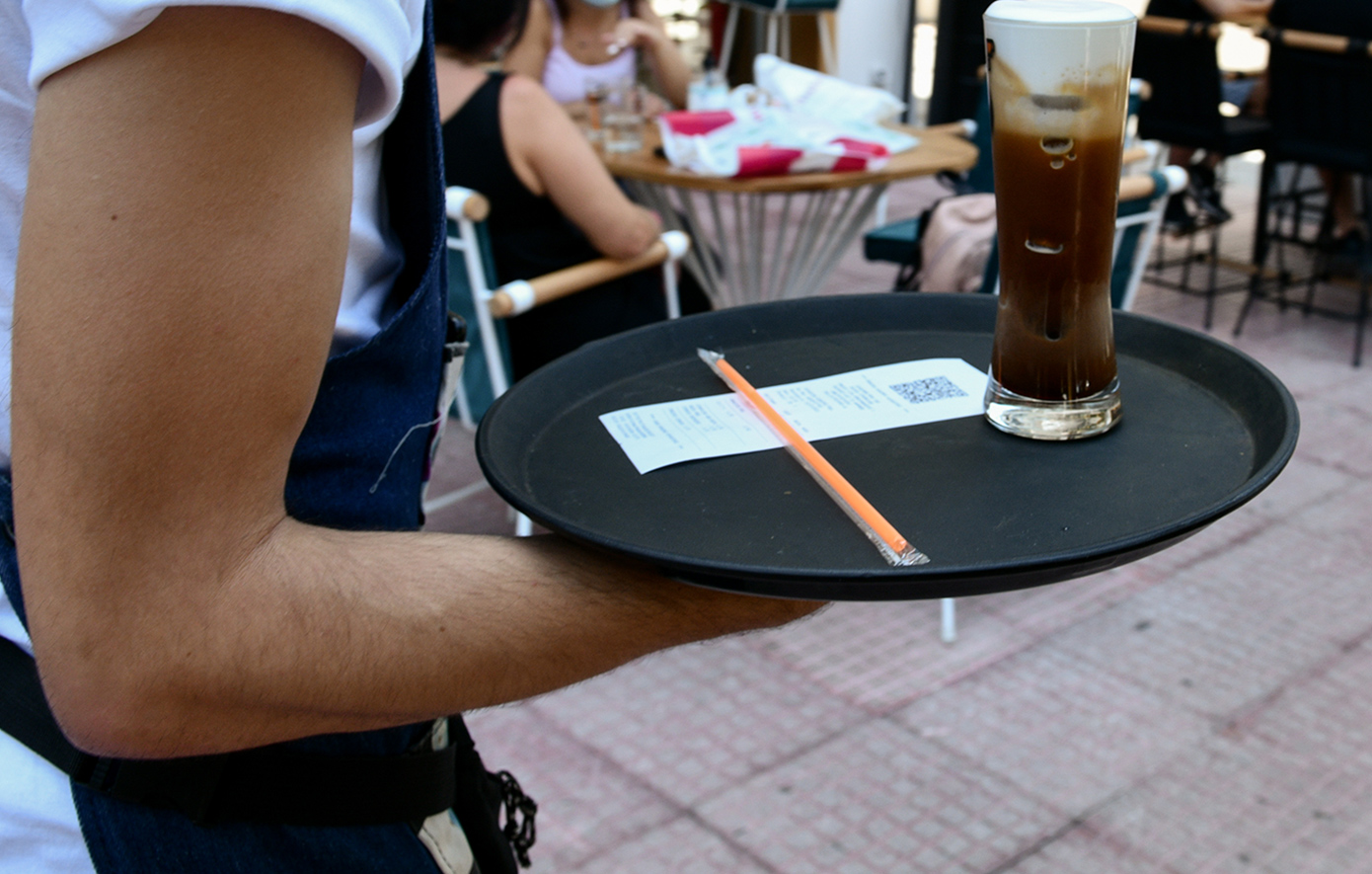 Μισθοί: Ήπιες αυξήσεις το 2025 με περιορισμένη ενίσχυση της αγοραστικής δύναμης