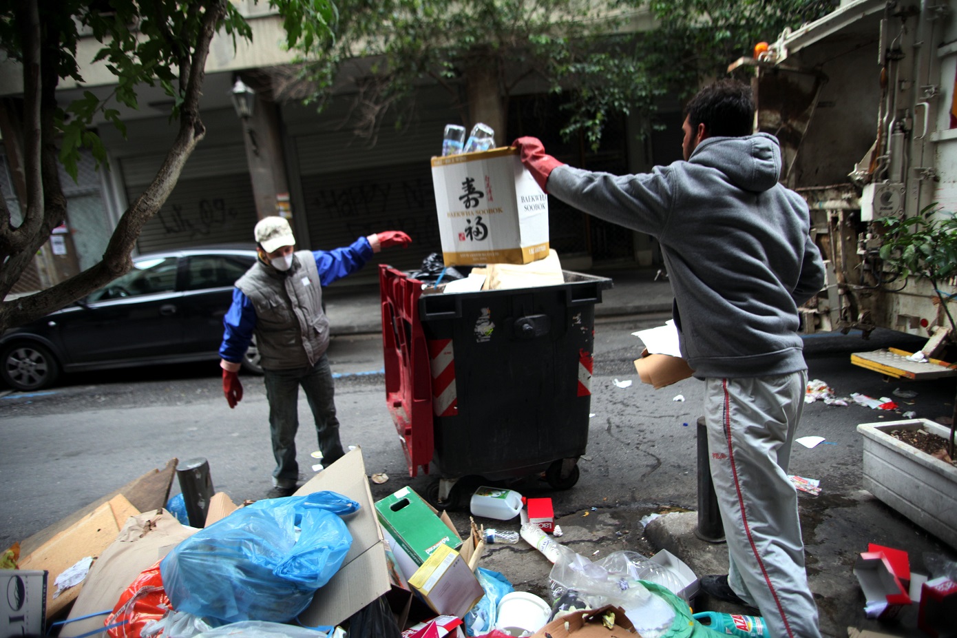 Εργατικό ατύχημα στα Χανιά &#8211; Πετάχτηκε καυστικό υγρό στα μάτια εργαζόμενου