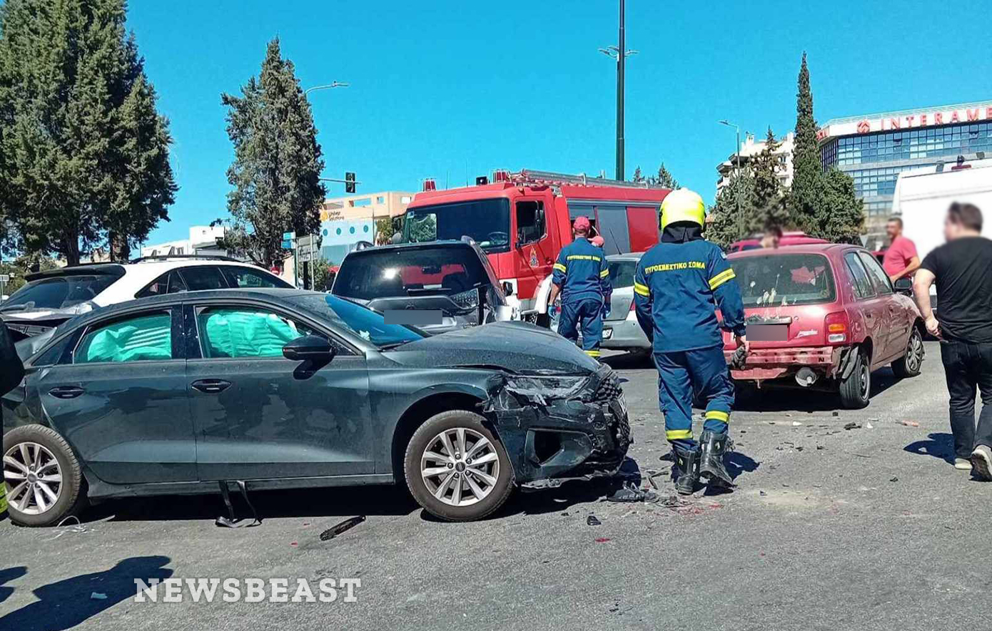 Καραμπόλα 9 οχημάτων στη λεωφόρο Αλίμου &#8211; Τρεις τραυματίες