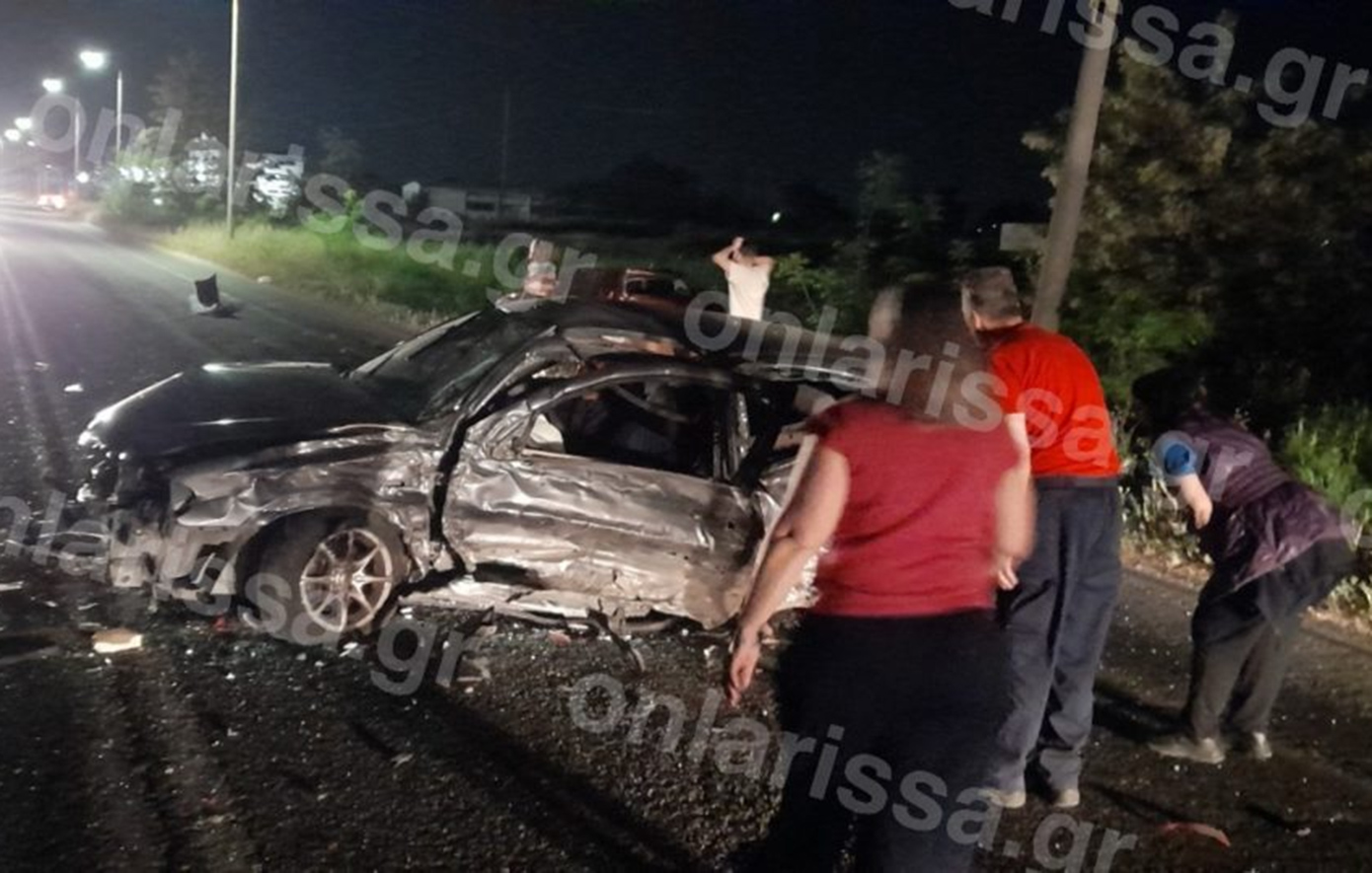 Τροχαίο με τέσσερις τραυματίες στη Λάρισα – Τα τρία αυτοκίνητα μετατράπηκαν σε άμορφη μάζα σιδερικών