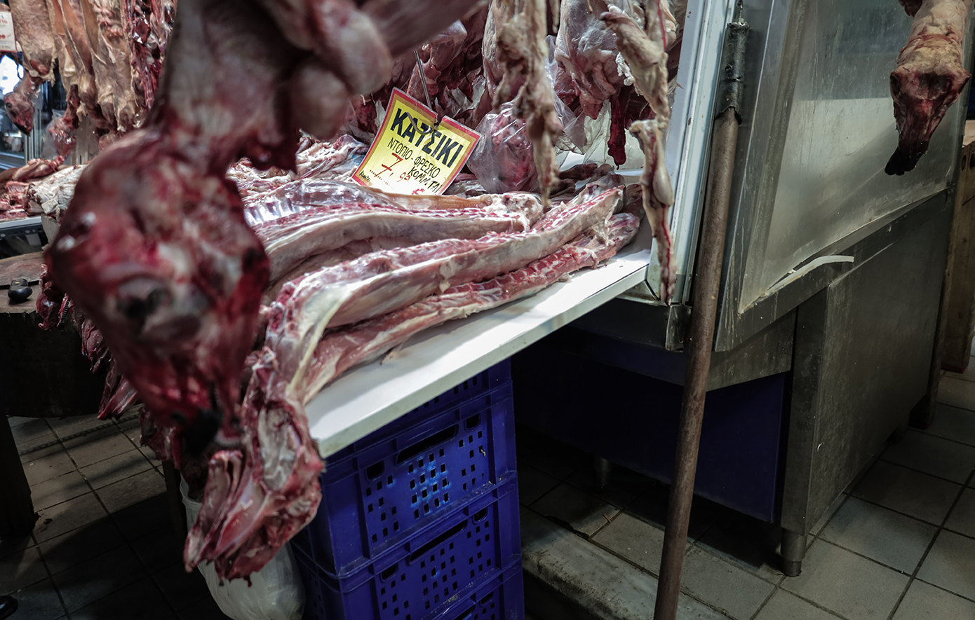 Κορυφώνεται η εμπορική κίνηση στην πασχαλινή αγορά: Εντατικοί οι έλεγχοι σε όλη τη χώρα &#8211; Οι τιμές στο πασχαλινό τραπέζι