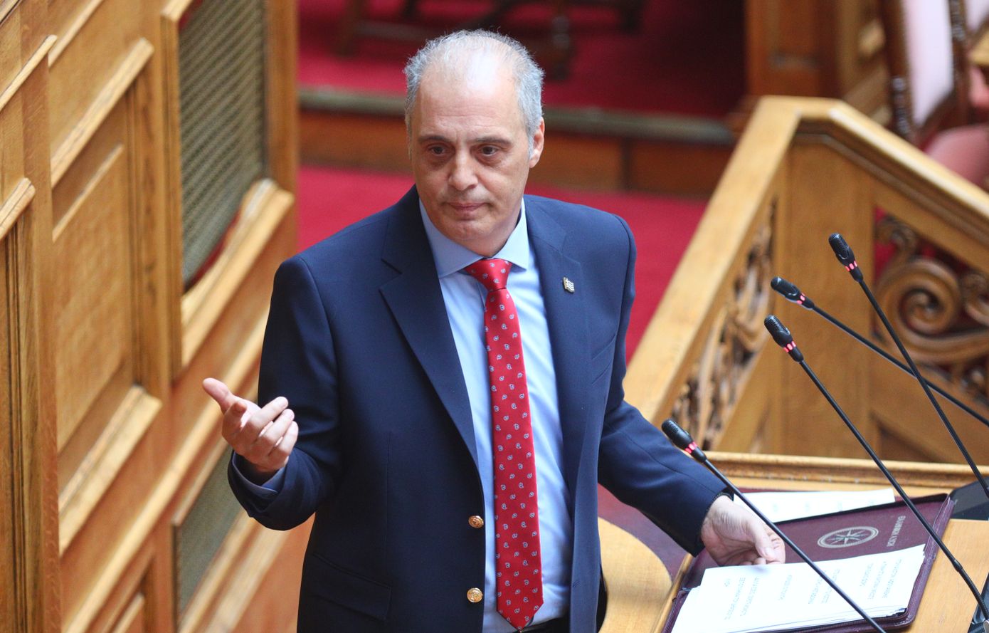 Αλαλούμ στην Ελληνική Λύση με τις δηλώσεις Ιερώνυμου: Ο Βελόπουλος λέει ότι συμφωνεί και ο Χήτας στη Βουλή ότι διαφωνεί