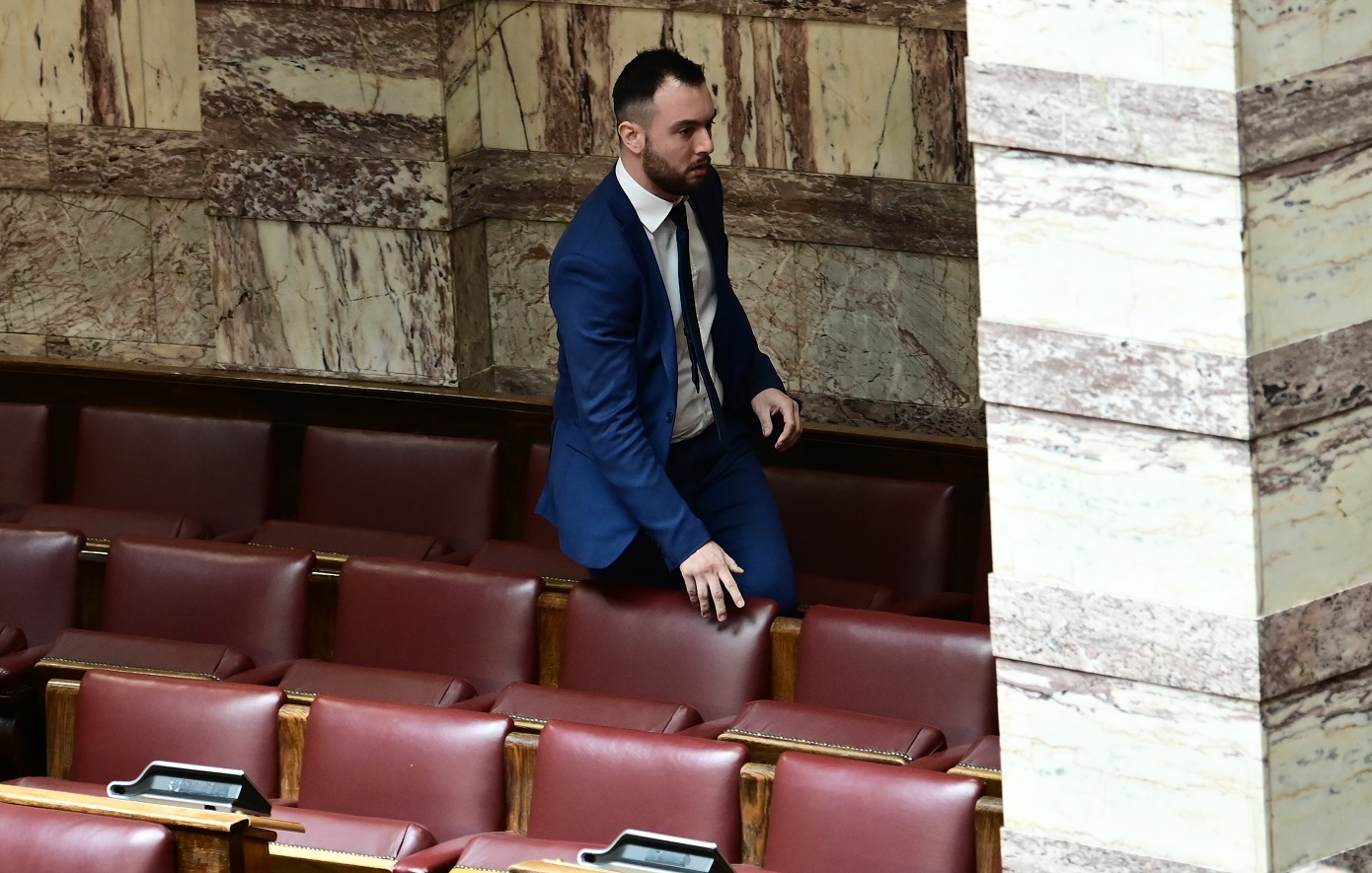 Ξύλο στη Βουλή: Με κάταγμα στη γνάθο το θύμα – «Δεν μετανιώνω», λέει ο Κωνσταντίνος Φλώρος