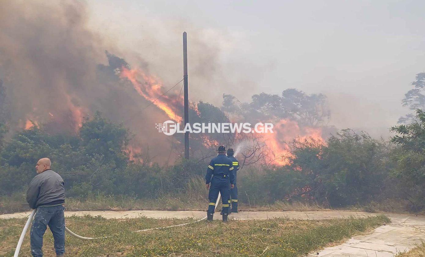 Διαστάσεις έχει πάρει η φωτιά στον Ναύσταθμο της Σούδας στην Κρήτη &#8211; Εκκένωση του δημοτικού σχολείου και του ναυτικού νοσοκομείου