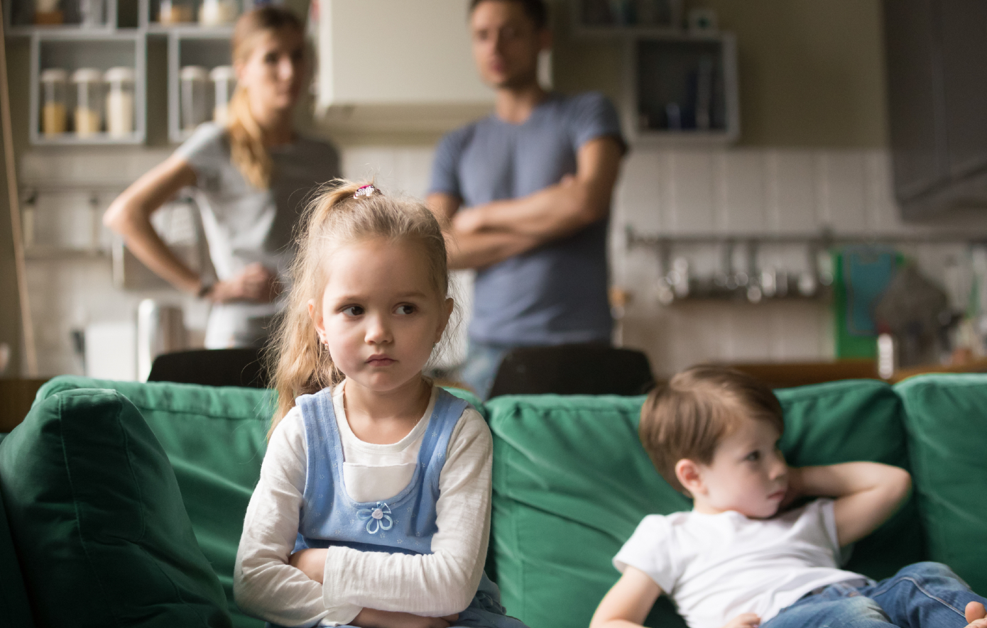 Το φαινόμενο του «αγαπημένου παιδιού»: Τι συμβαίνει όταν οι γονείς ξεχωρίζουν τα παιδιά