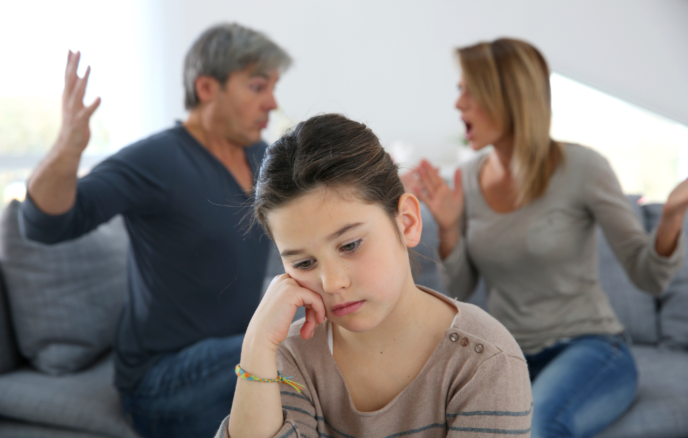 Αναπαράγετε τις συγκρούσεις των γονιών σας, αν και είναι το τελευταίο που θα θέλατε; Γιατί συμβαίνει και πώς να το αλλάξετε
