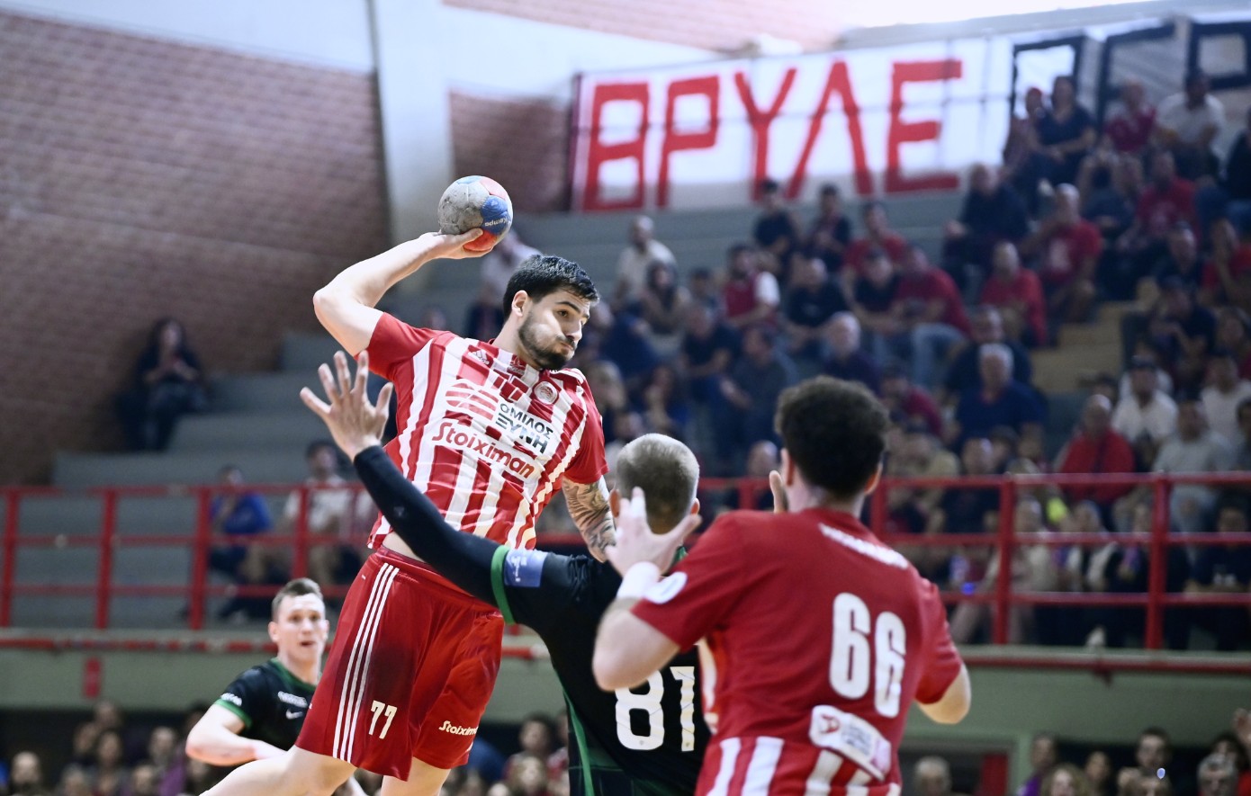 Βάλουρ – Ολυμπιακός 30-26: Ήττα στον πρώτο τελικό του EHF European Cup